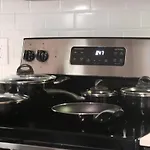 Luxurious Cozy Rental Unit With Pool