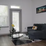 Luxurious Cozy Rental Unit With Pool