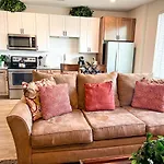 Upscale Condo Full Kitchen Balcony Rooftop Pool