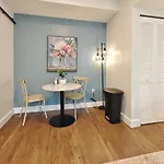 Fun Cozy Apts - 1 25 Mile Walk To Tiaa Bnk Fld