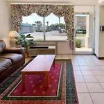 Super 8 Motel- Central