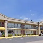 Super 8 Motel- Central