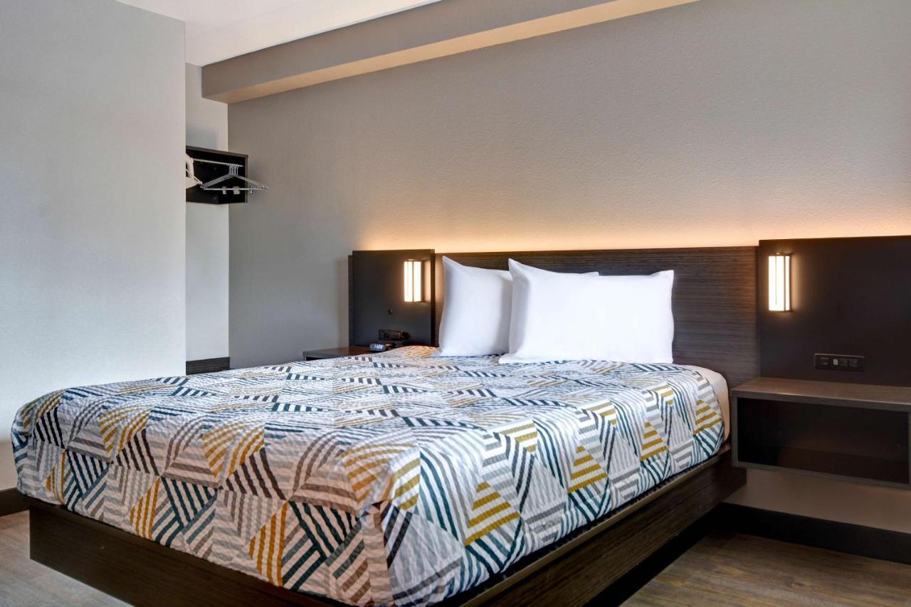 Hotel 6-jacksonville, Fl - Baymeadows