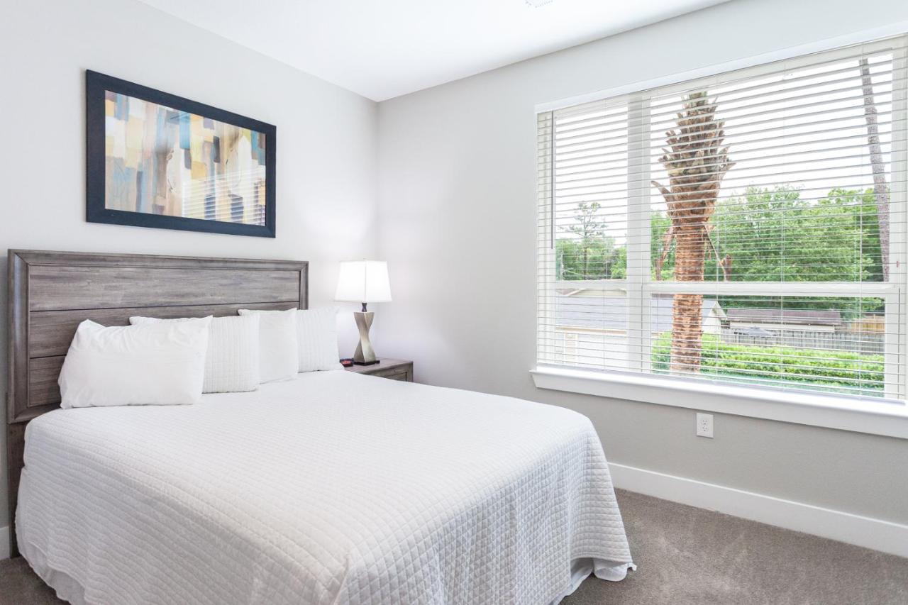 Gia Modern 2 Bedroom At The Exchange Apartment *