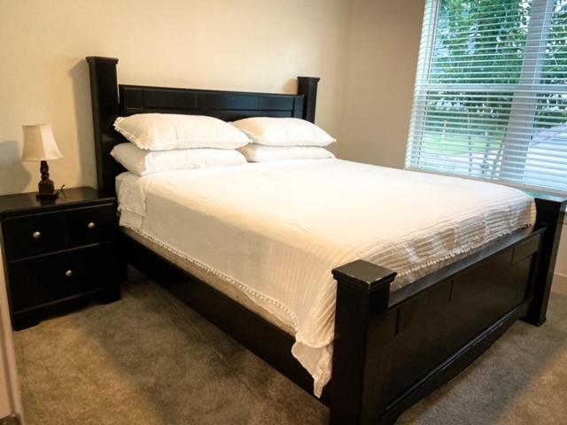 Upscale Full Kitchen Balcony Rooftop Pool Jacksonville