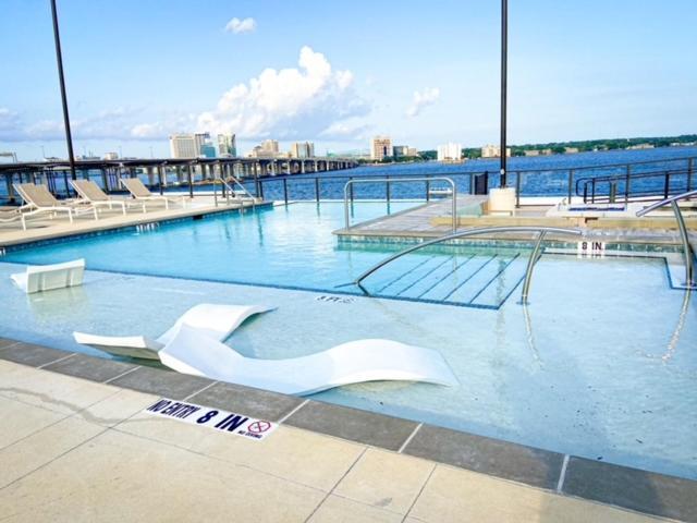 Upscale Full Kitchen Balcony Rooftop Pool