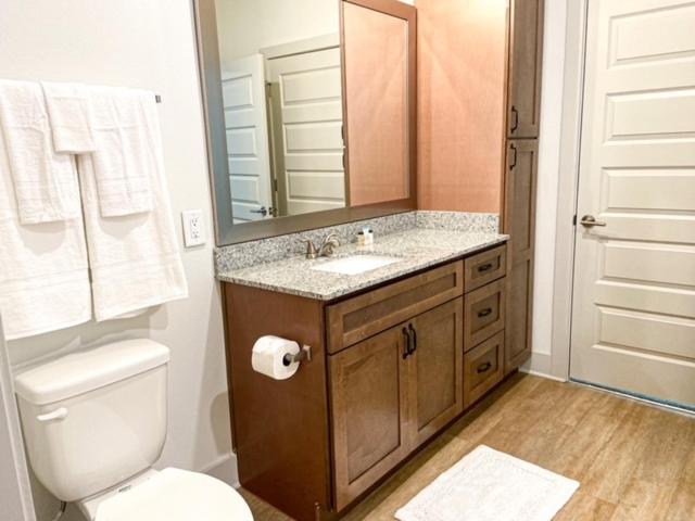Upscale Full Kitchen Balcony Rooftop Pool Jacksonville