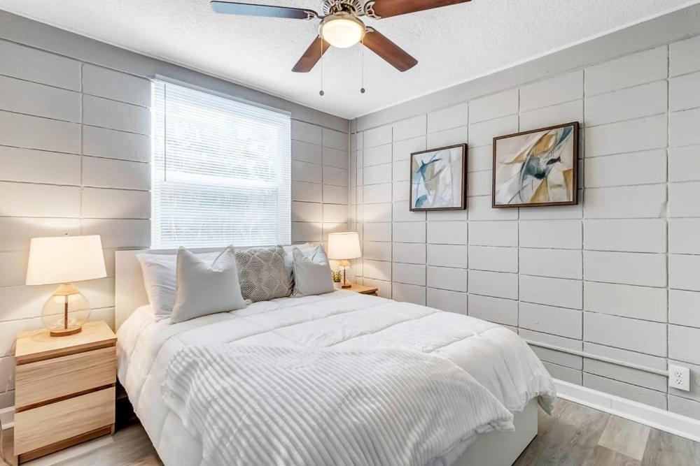 Cozy On Shaded Street! Apartment *