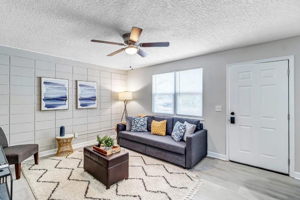 Apartment Cozy On Shaded Street!