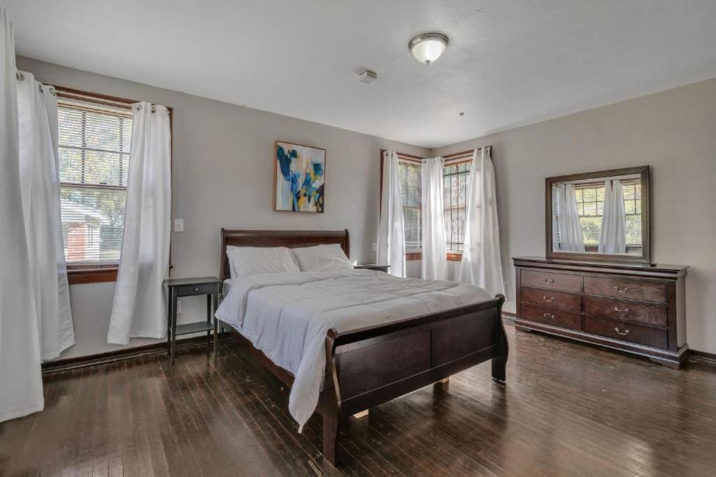 Guest house Comfy Pet Friendly In Mins To Downtown's