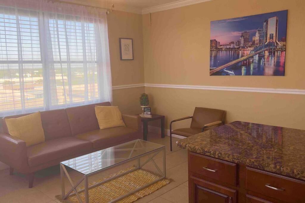 Cozy Downtown One Bedroom Apartment