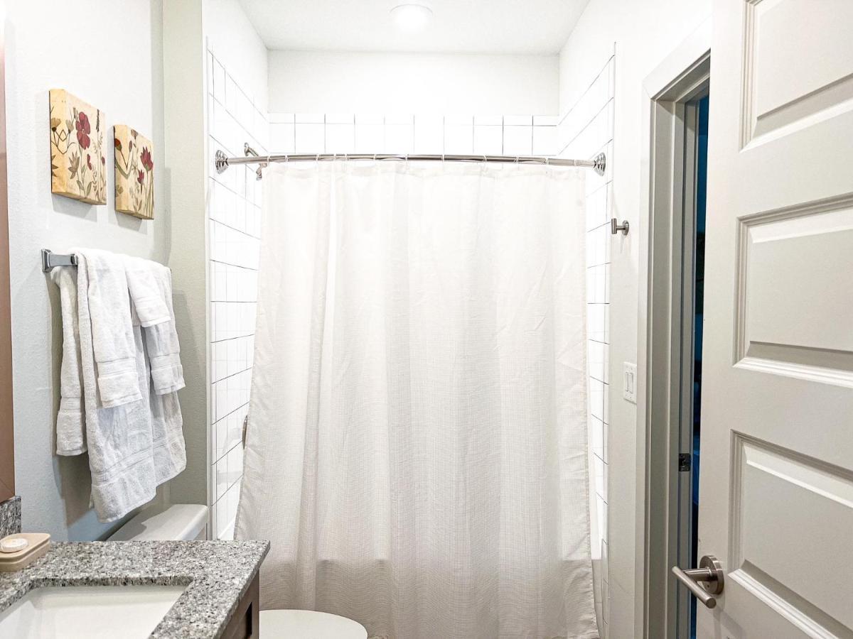Upscale Full Kitchen Balcony Rooftop Pool * Jacksonville