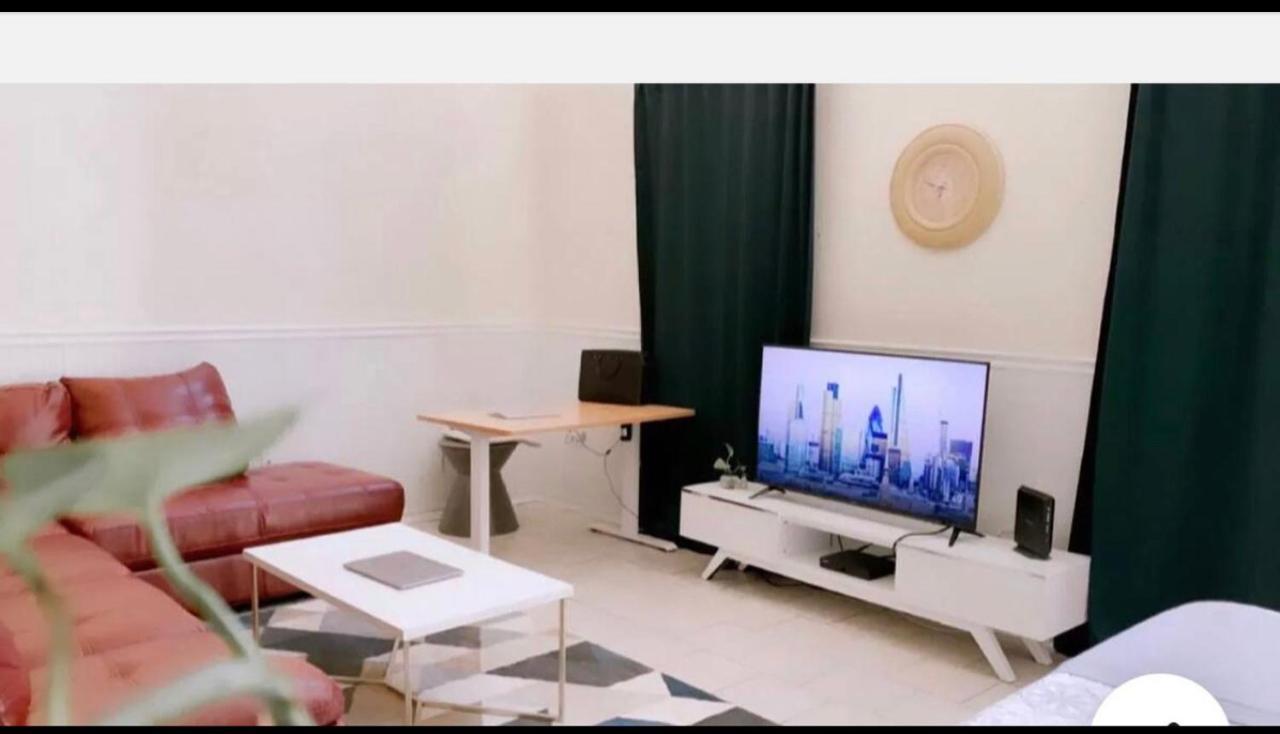 Amazing And Work Book 7 Nights Minimum * Jacksonville
