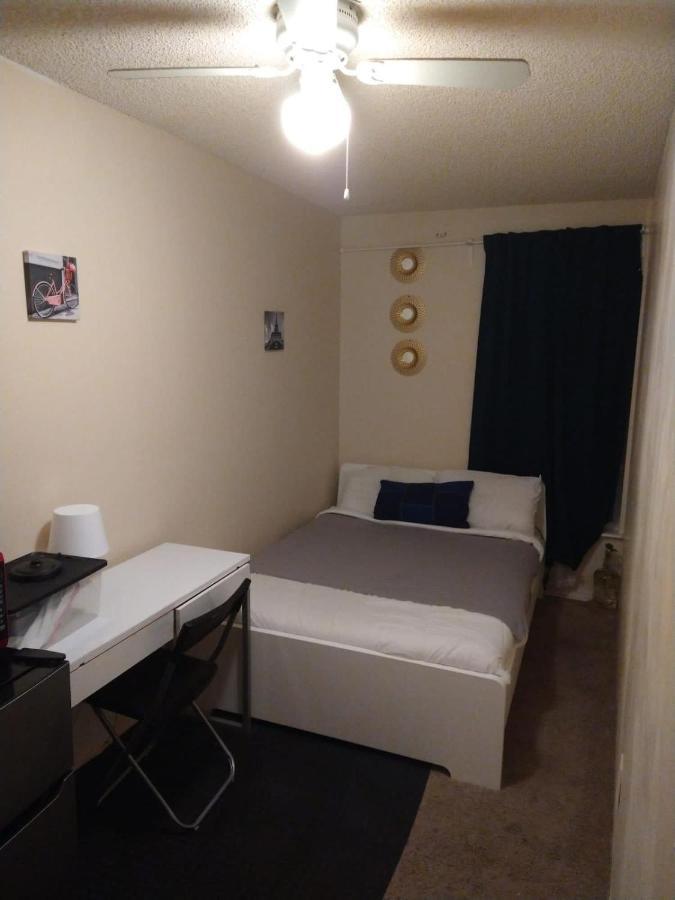 Amazing And Work Book 7 Nights Minimum * Jacksonville