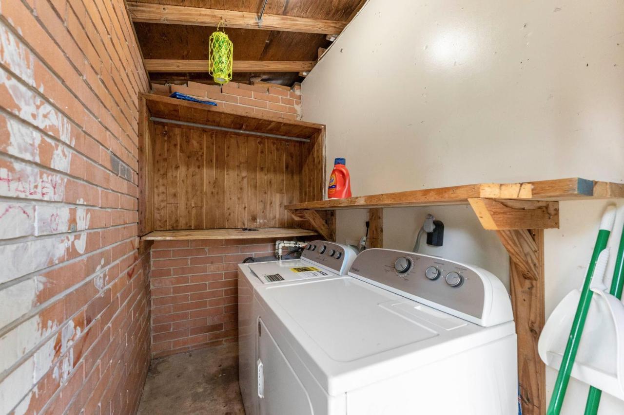 King Bedroom 2bed1bath Sleeps 5 Close To Town Center Downtown Mayo Clinic Casa de férias
