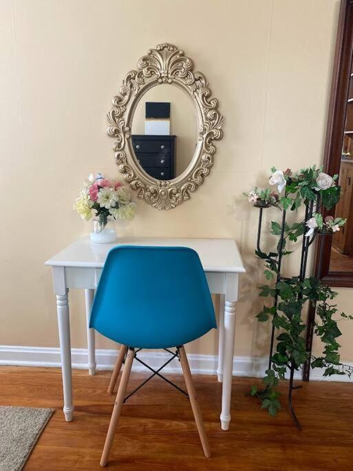 Cozy Home, King Bed, 3 Bedrooms,close To Downtown Beaches Towncenter Holiday home *