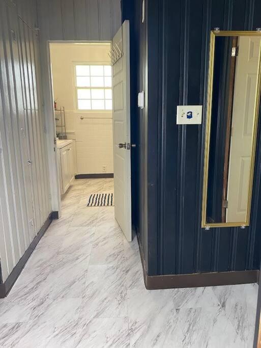 Cozy Home, King Bed, 3 Bedrooms,close To Downtown Beaches Towncenter Holiday home
