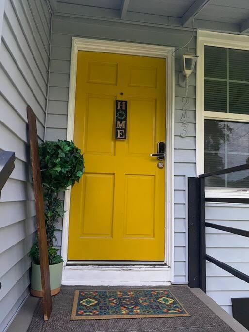 Holiday home Cozy Home, King Bed, 3 Bedrooms,close To Downtown Beaches Towncenter *