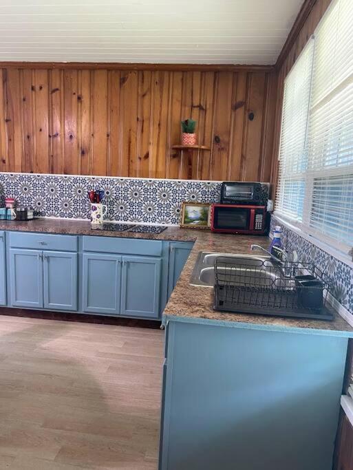 Cozy Home, King Bed, 3 Bedrooms,close To Downtown Beaches Towncenter