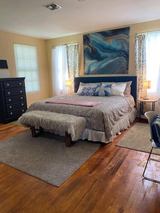 Cozy Home, King Bed, 3 Bedrooms,close To Downtown Beaches Towncenter Holiday home