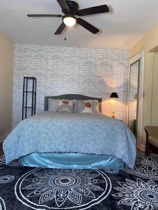 Cozy Home, King Bed, 3 Bedrooms,close To Downtown Beaches Towncenter Holiday home *