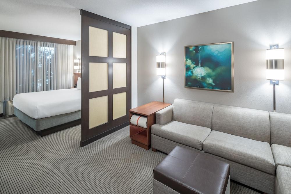 Hyatt Place Airport 4*