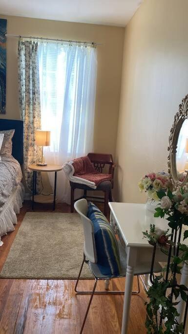 Cozy Home, King Bed, 3 Bedrooms,close To Downtown Beaches Towncenter