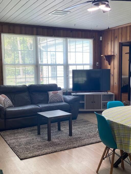 Holiday home Cozy Home, King Bed, 3 Bedrooms,close To Downtown Beaches Towncenter *