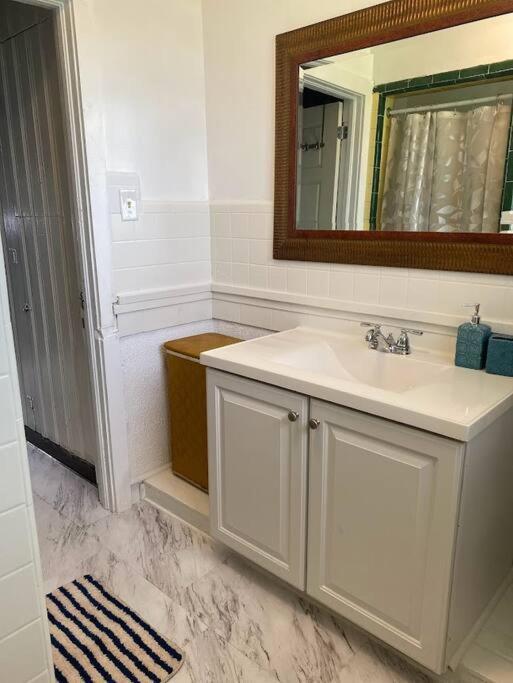Holiday home Cozy Home, King Bed, 3 Bedrooms,close To Downtown Beaches Towncenter