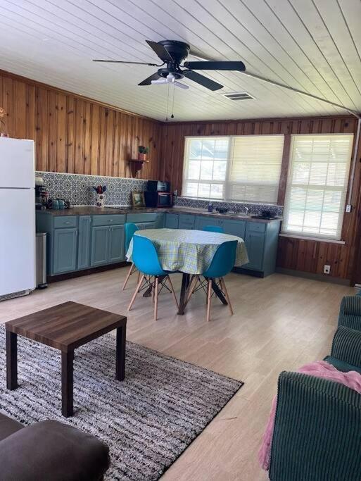 Cozy Home, King Bed, 3 Bedrooms,close To Downtown Beaches Towncenter *