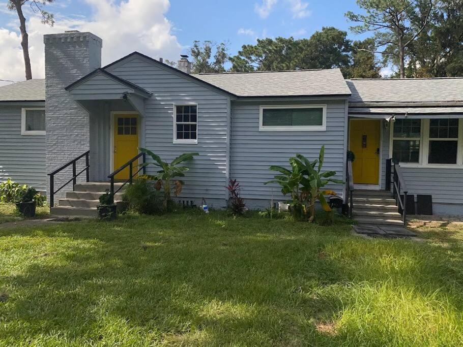 Holiday home Cozy Home, King Bed, 3 Bedrooms,close To Downtown Beaches Towncenter *