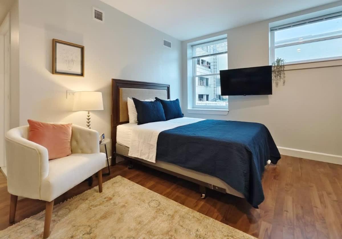 Apartamento Fun Cozy Apts - 1 25 Mile Walk To Tiaa Bnk Fld *