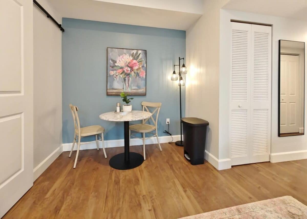 Fun Cozy Apts - 1 25 Mile Walk To Tiaa Bnk Fld Apartamento