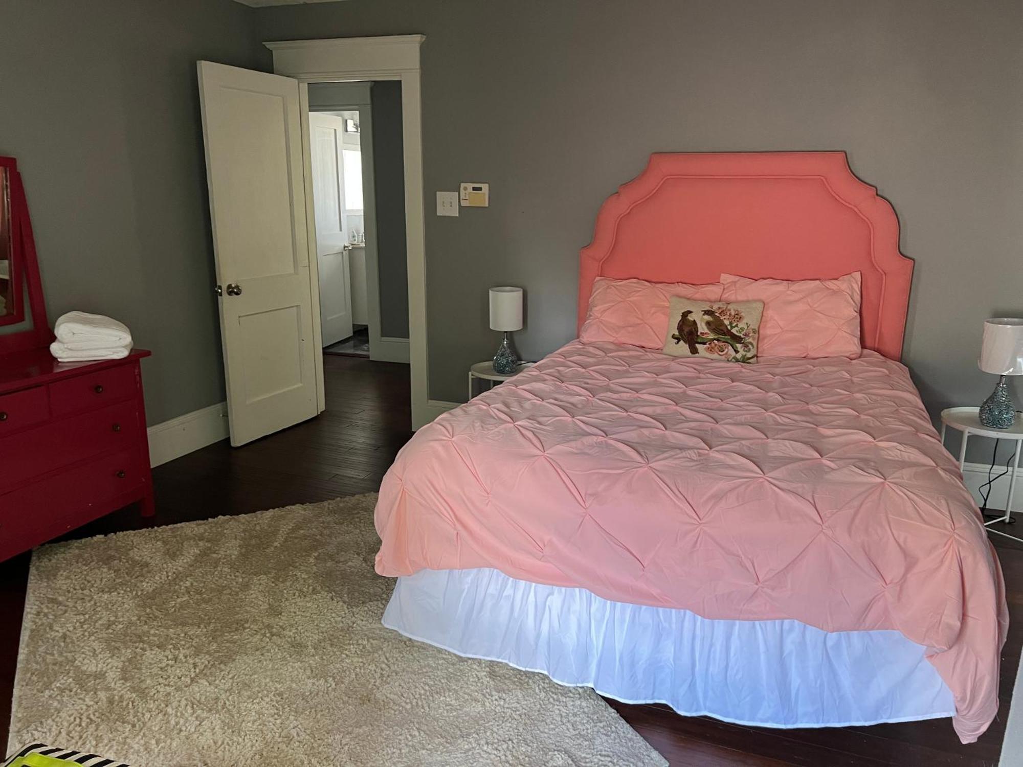 Pet Friendly In Historic Springfield Near Tiaa Villa *