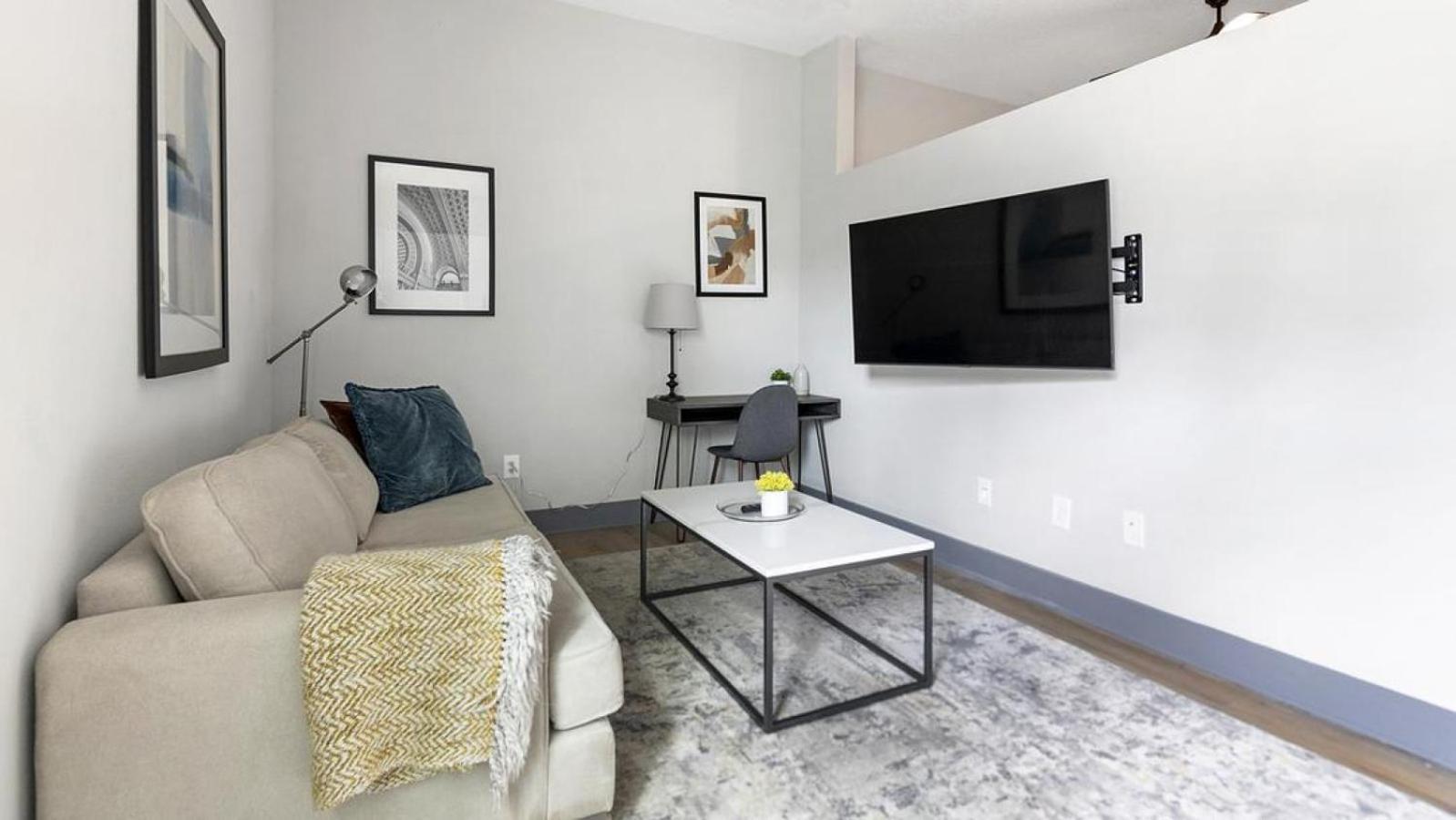 Apartment Landing At The Note - In Northside