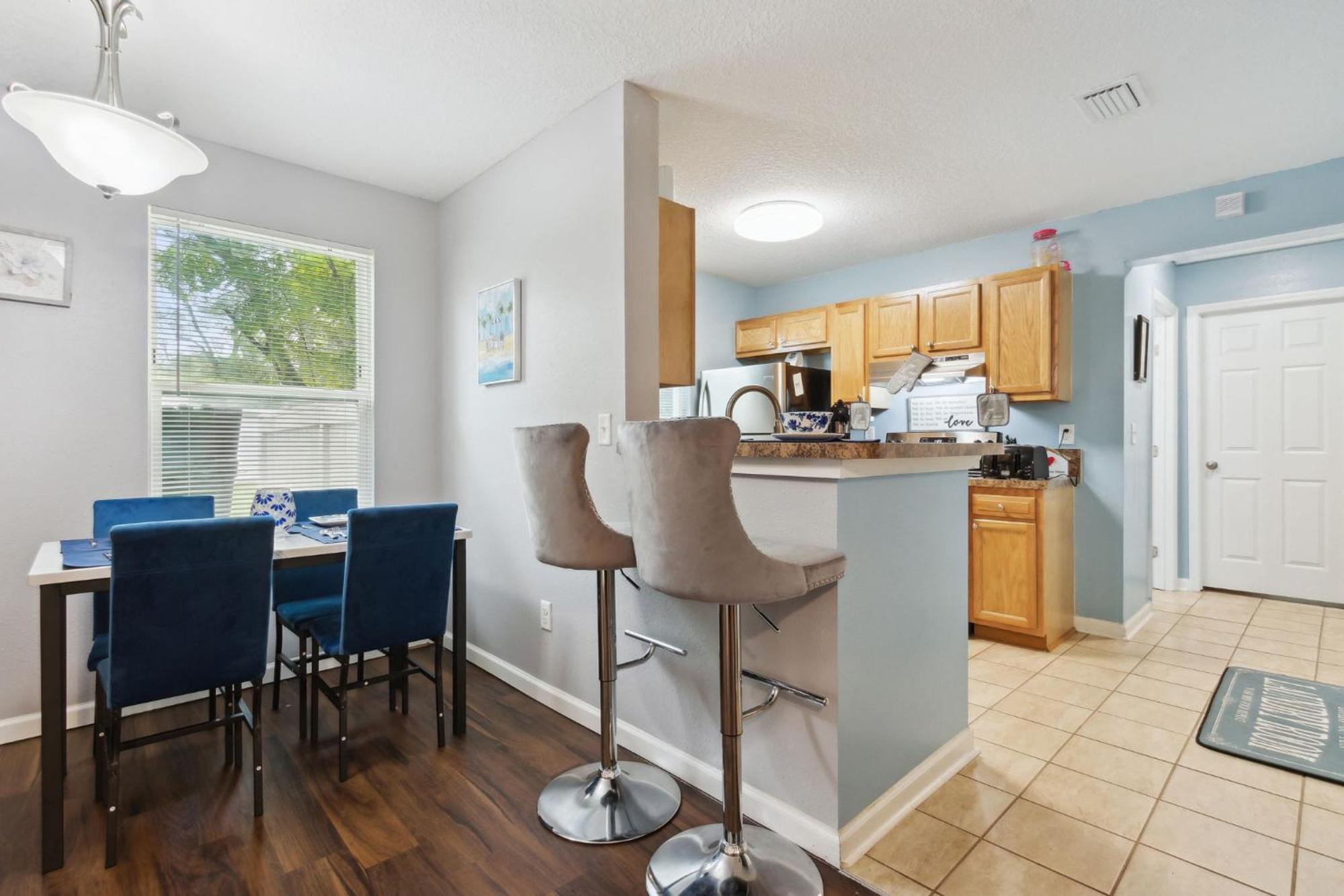 Spacious Family With Backyard Oasis Near Downtown