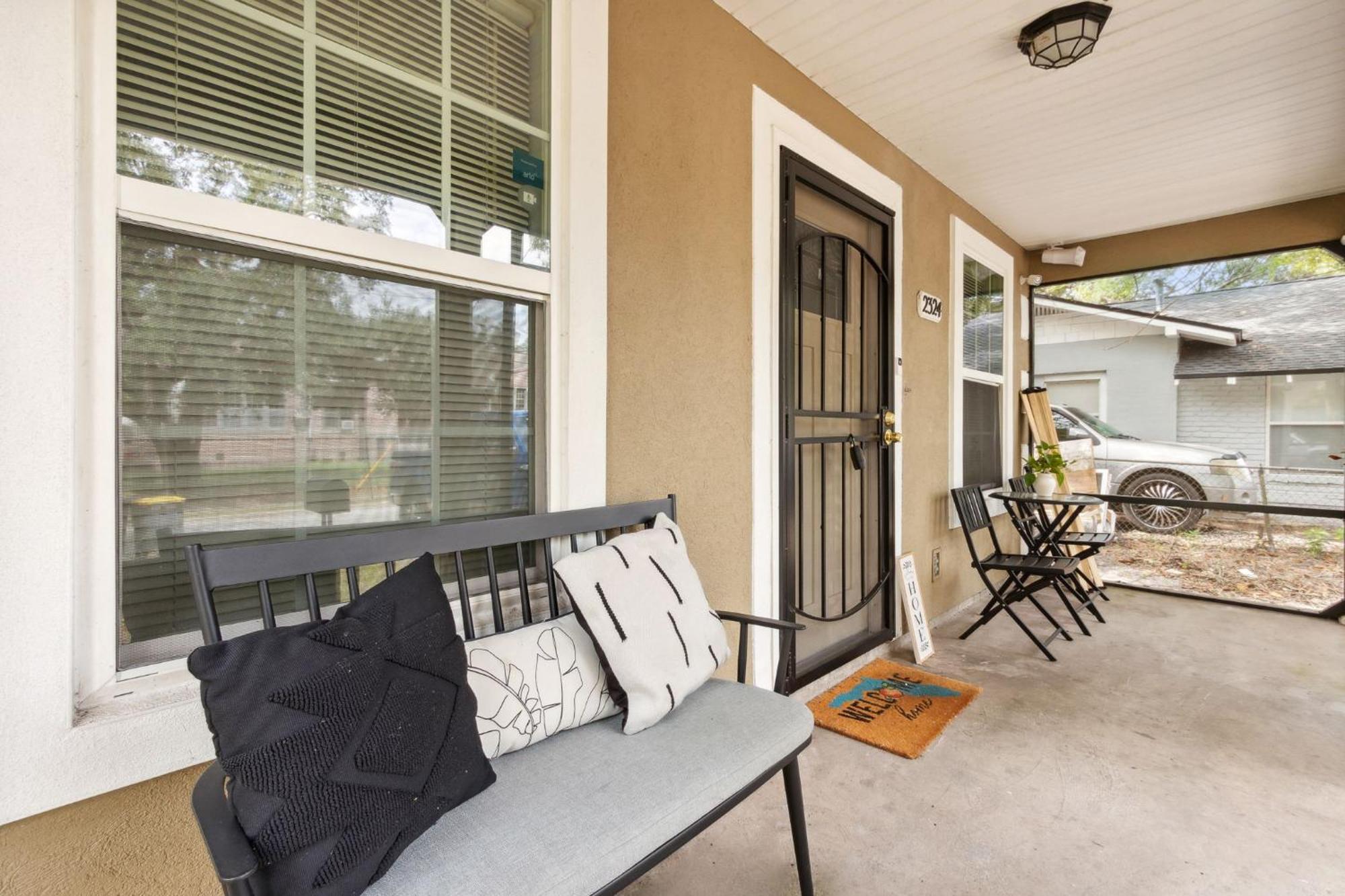 Holiday home Spacious Family With Backyard Oasis Near Downtown *