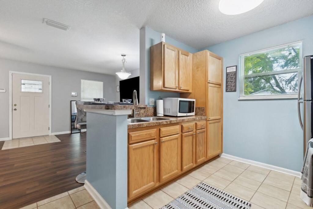 Spacious Family With Backyard Oasis Near Downtown Holiday home *