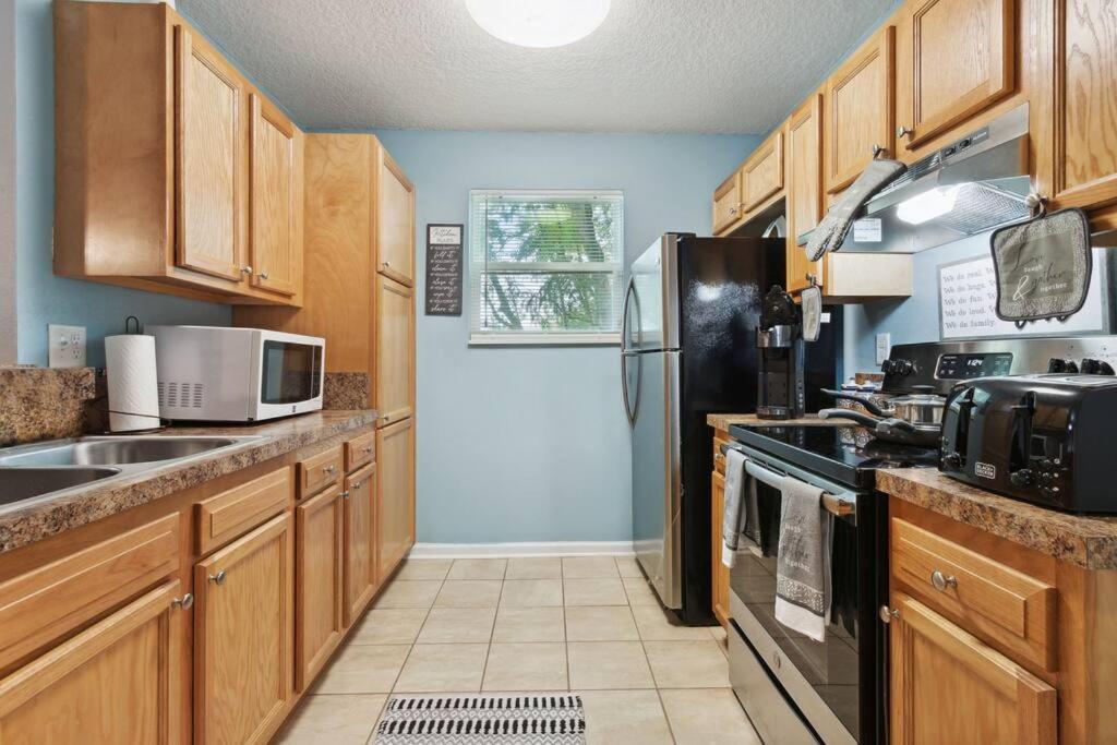 Holiday home Spacious Family With Backyard Oasis Near Downtown *