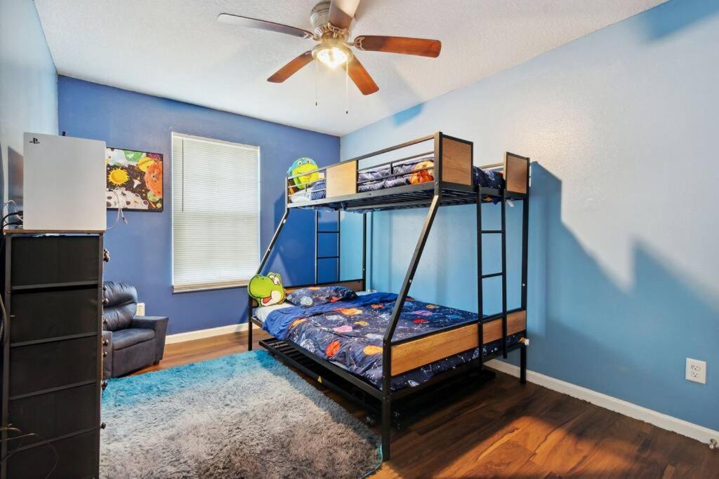 Spacious Family With Backyard Oasis Near Downtown Holiday home Jacksonville