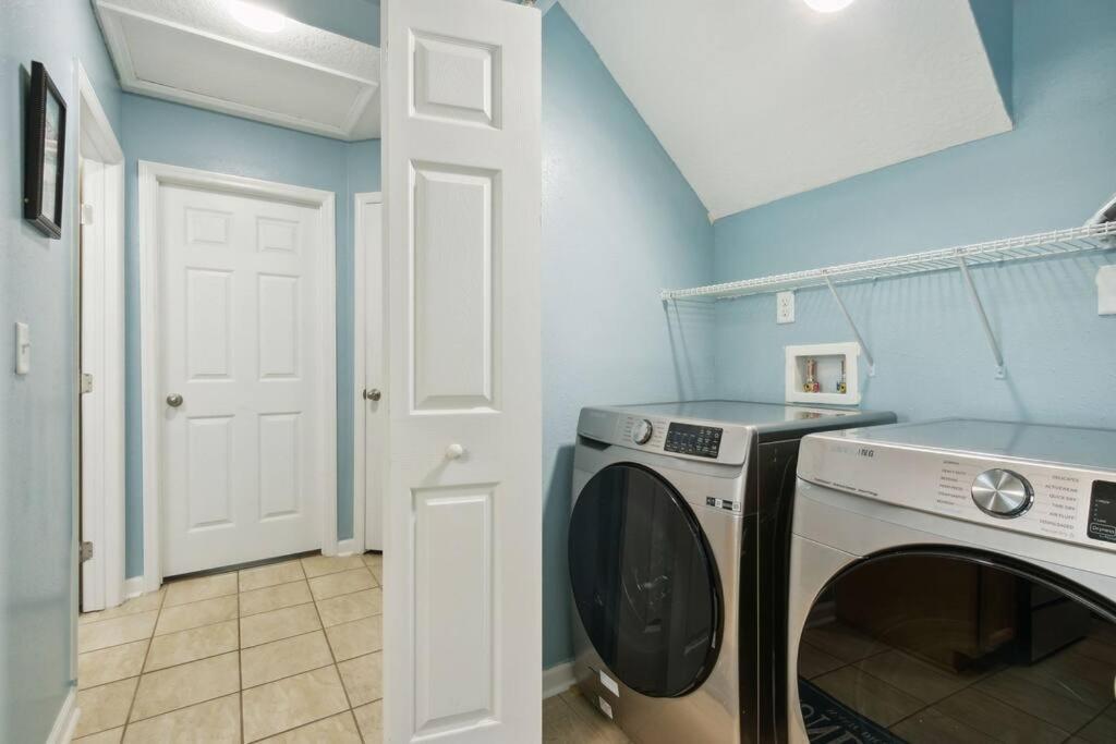 Holiday home Spacious Family With Backyard Oasis Near Downtown Jacksonville
