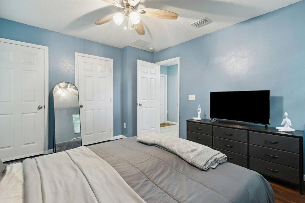 Spacious Family With Backyard Oasis Near Downtown Jacksonville