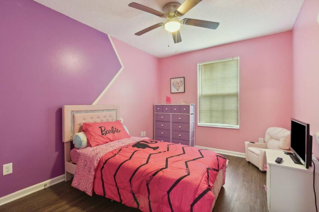 Holiday home Spacious Family With Backyard Oasis Near Downtown