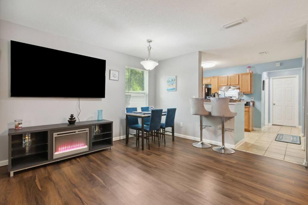 Spacious Family With Backyard Oasis Near Downtown Holiday home *