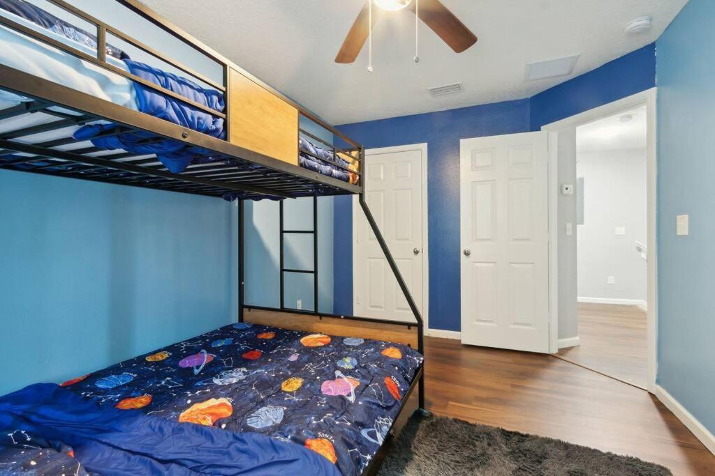 Holiday home Spacious Family With Backyard Oasis Near Downtown Jacksonville