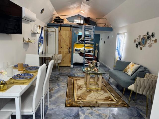 Little Italy - Welcome To Venice Tiny House * Jacksonville