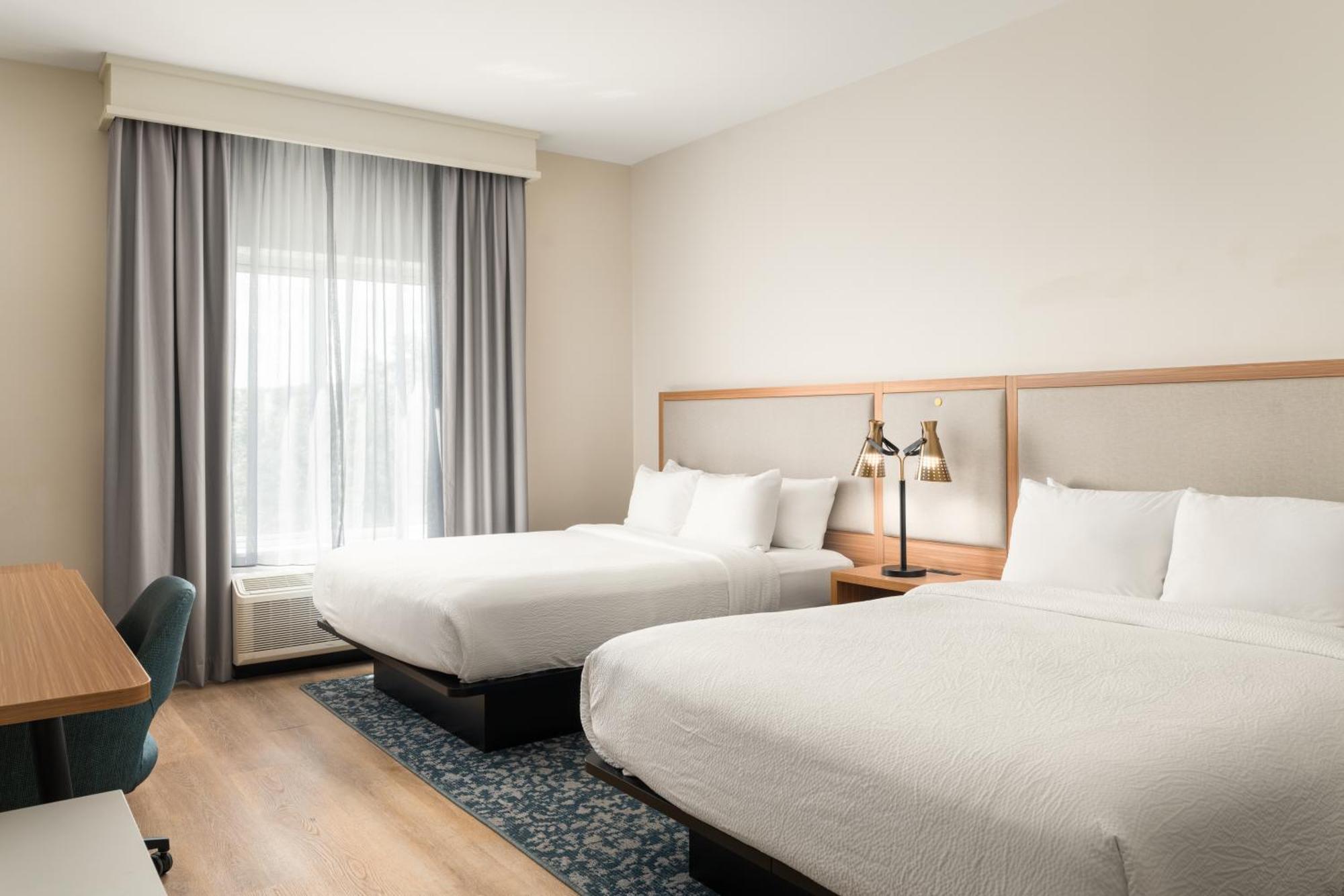 Hotel Fairfield & Butler Boulevard 3*