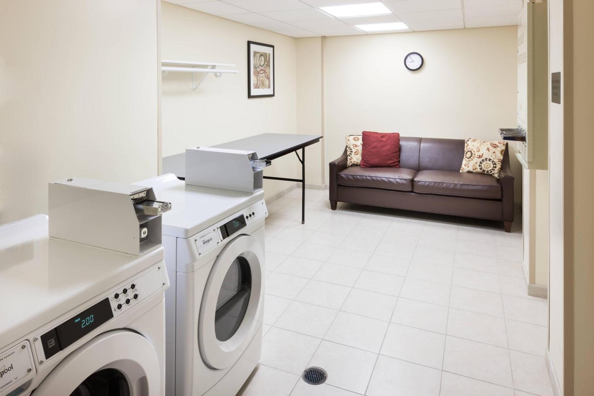 Hotel Fairfield & Butler Boulevard 3*
