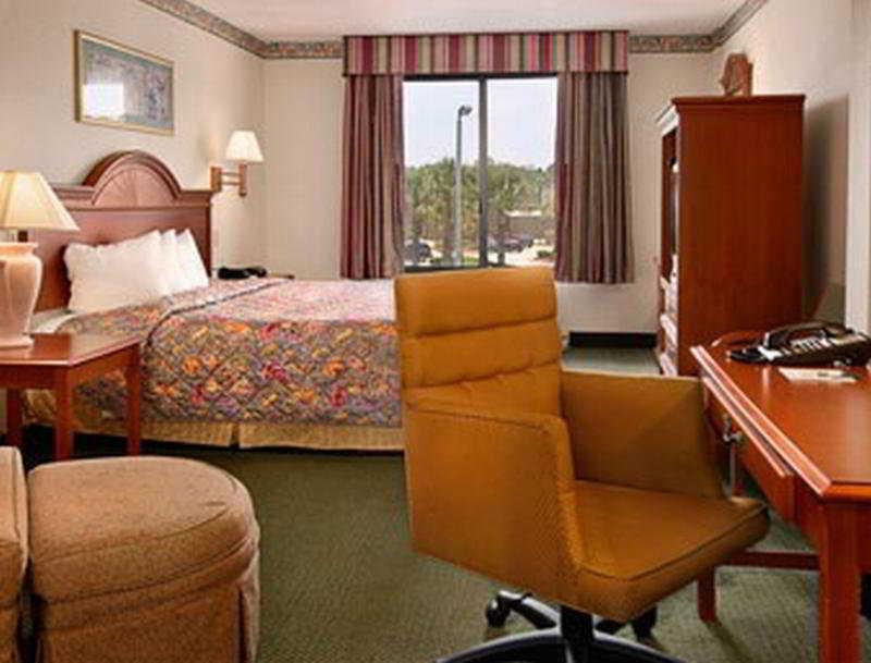 Hampton South/i-95 At Jtb Hotel 3*