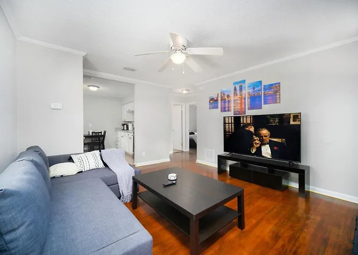 King Bedroom 2Bed1Bath Sleeps 4 Close To Town Center Downtown Beach Mayo Clinic